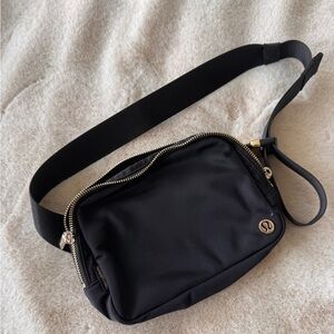 Lululemon Everywhere Belt Bag Large 2L Metal Hardware